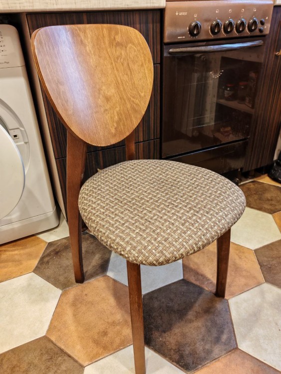 Стул кухонный деревянный коричневый