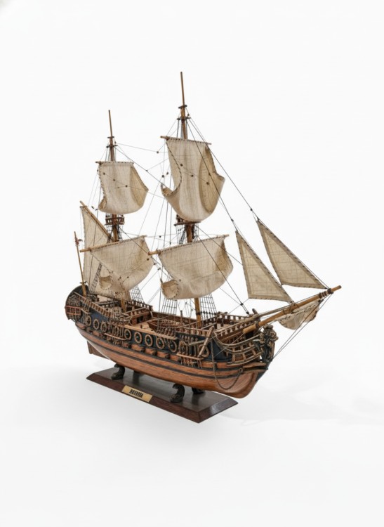 Модель парусника "Батавия" деревянная, ручная работа.