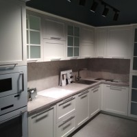 Кухня с витриной на заказ от производителя