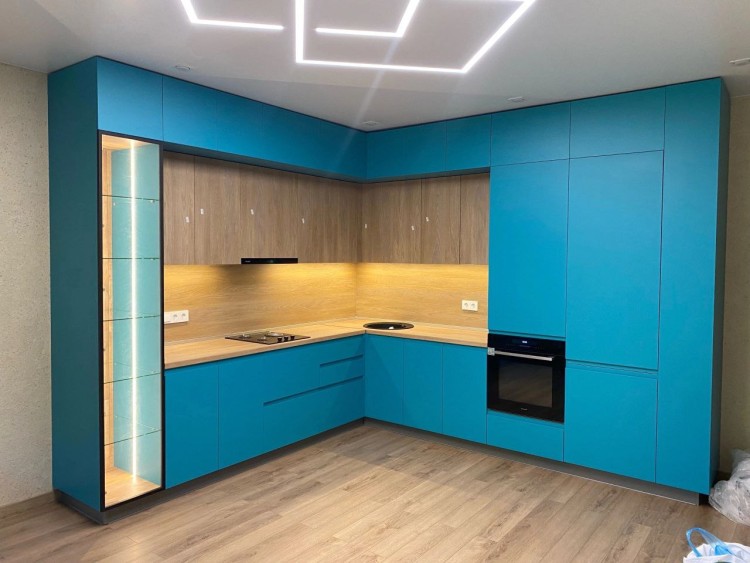 Кухня в эмали по индивидуальному проекту в частный дом (май 2023 года). Не оферта.